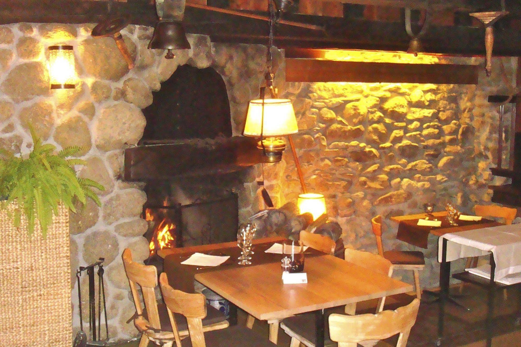 Hotel Restaurant Les Lilas 레디아블러레 외부 사진