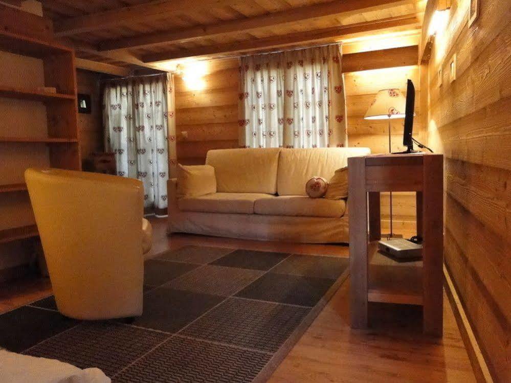 Hotel Restaurant Les Lilas 레디아블러레 외부 사진